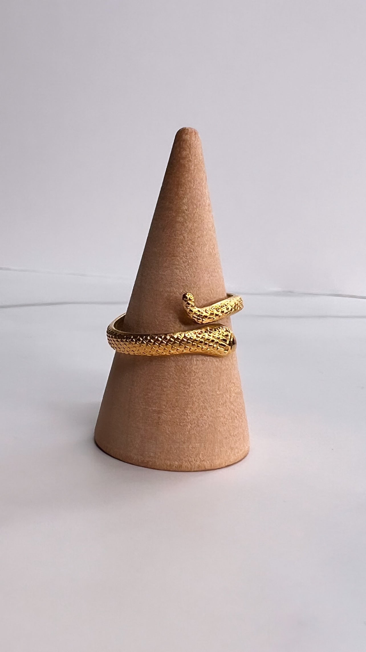 RETRO SNAKE RING