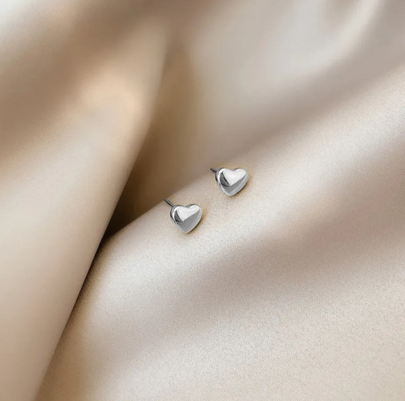 LITTLE HEART EAR STUDS