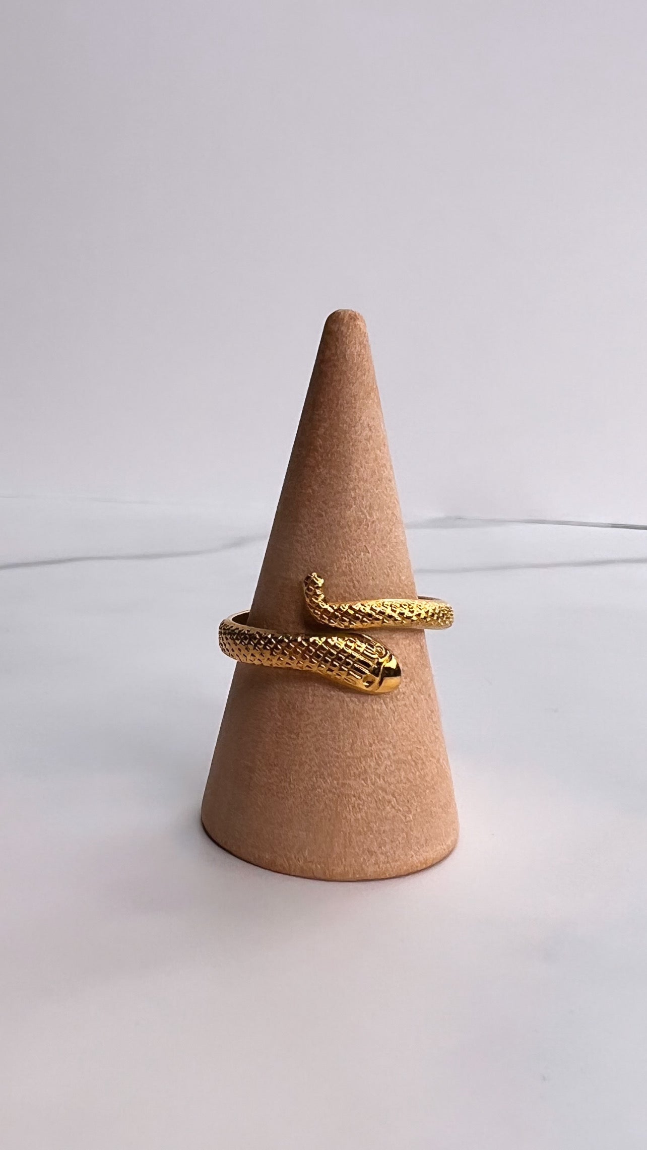 RETRO SNAKE RING