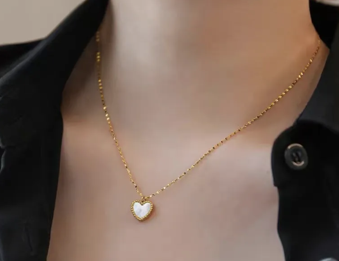 SEASHELL HEART NECKLACE
