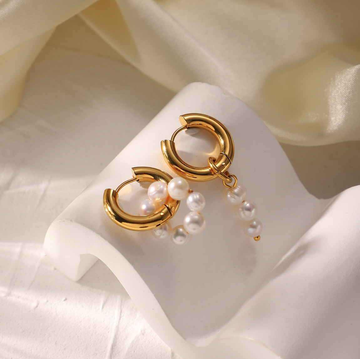 EXQUISITE PEARL HOOPS