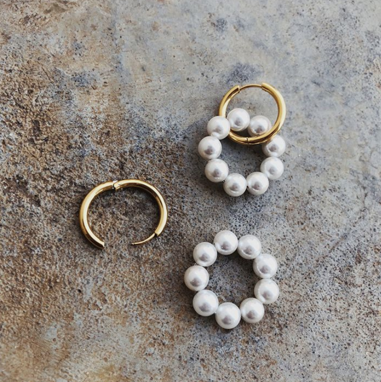 EXQUISITE PEARL HOOPS