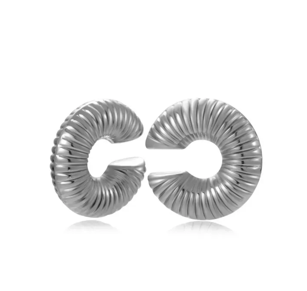 BOLD STATEMENT EAR CUFF