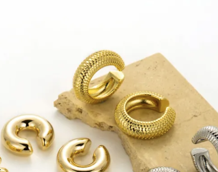 BOLD STATEMENT EAR CUFF