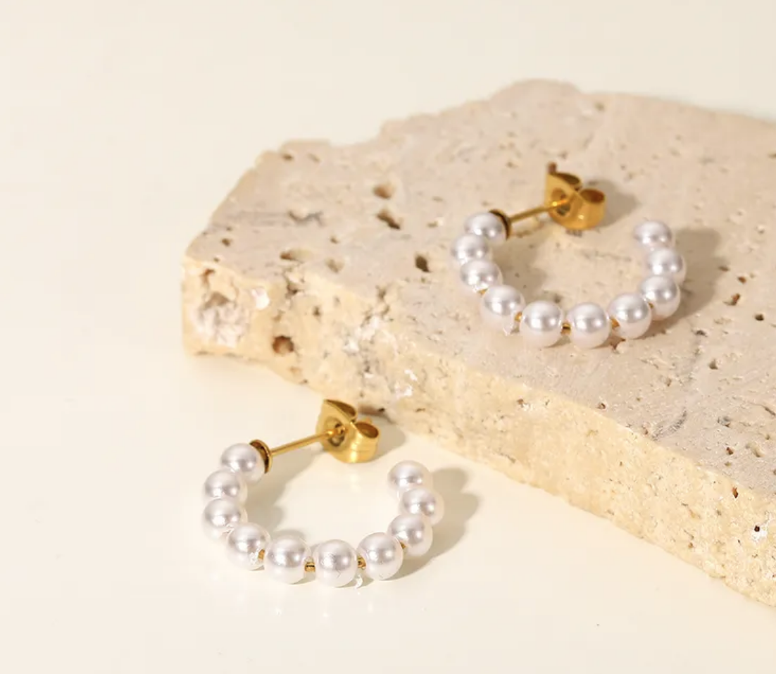 C-SHAPE PEARL EARRINGS