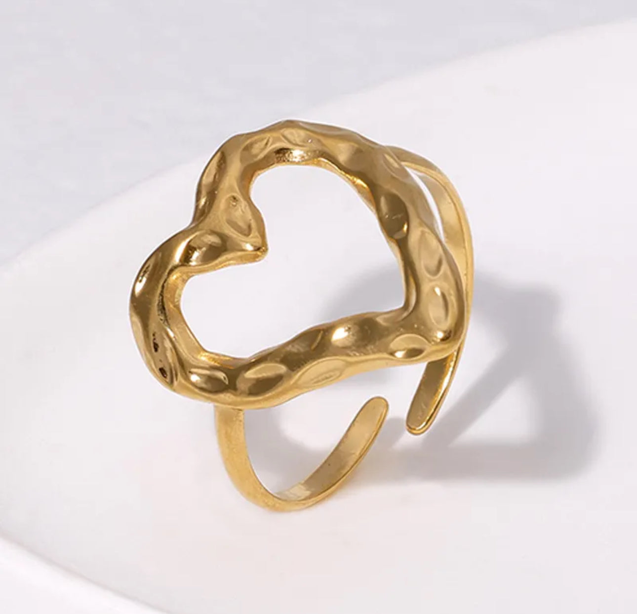 EXPOSED HEART RING