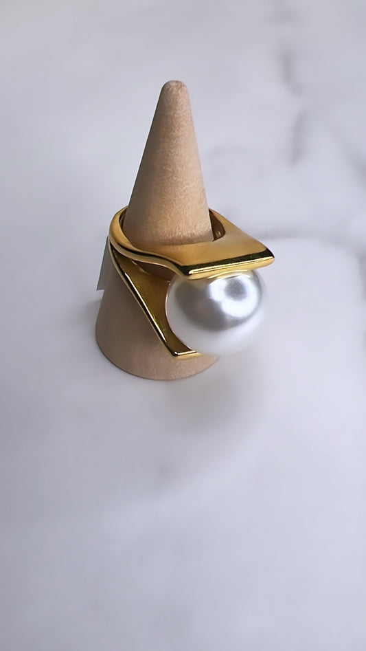 THE PEARL RING