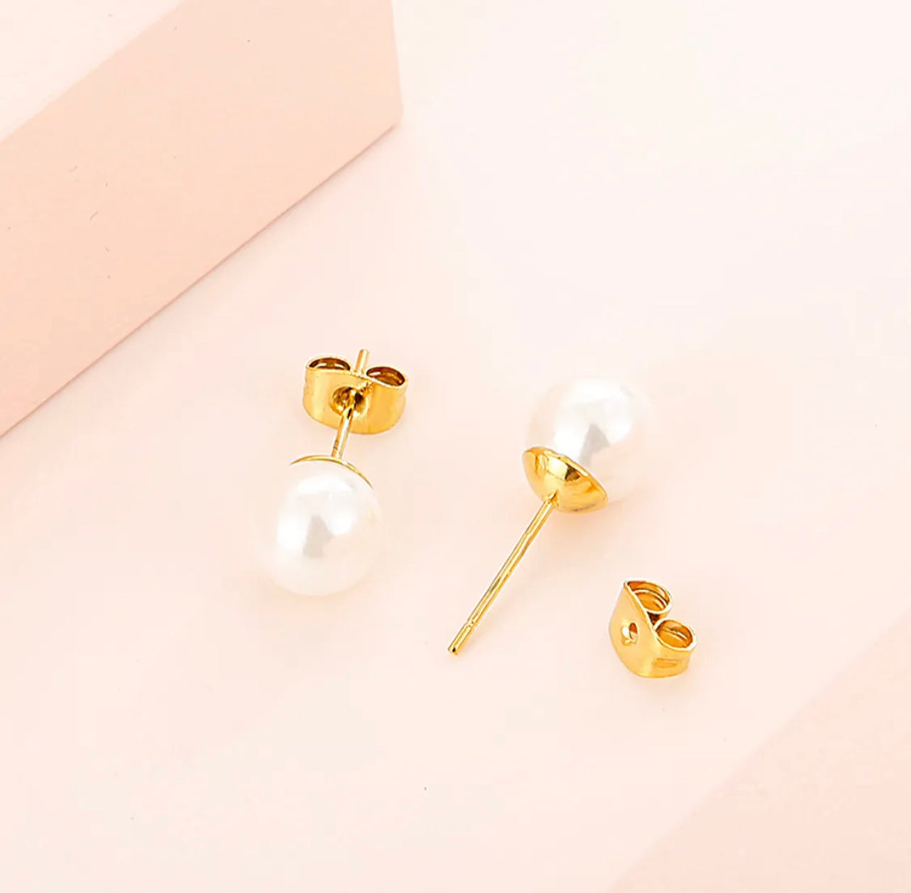 SIMPLE PEARL EARRINGS