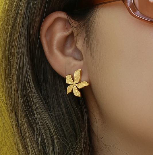 FLOWER-INSPIRED EARRINGS