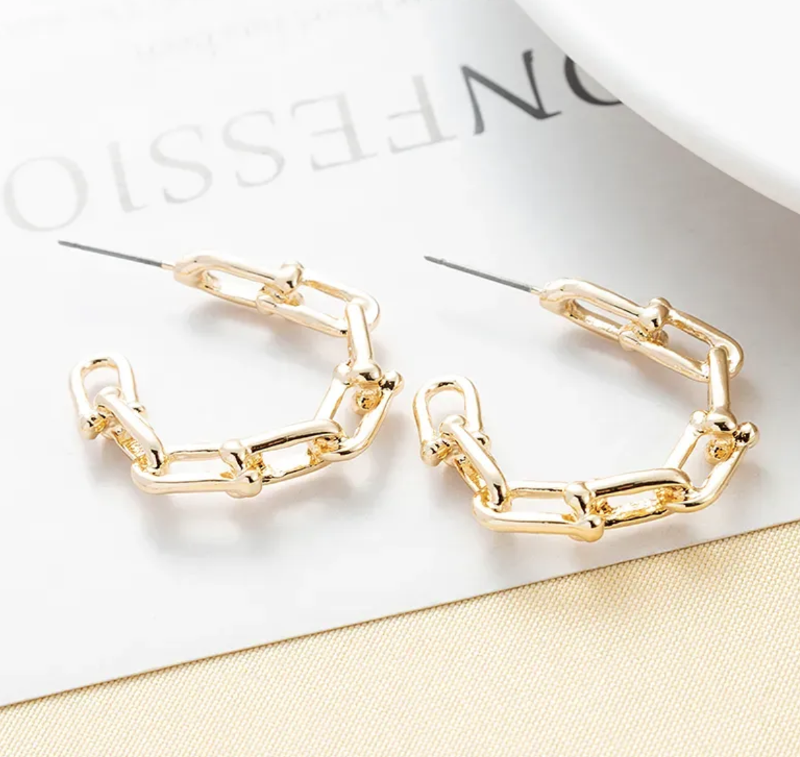 CHIC LINKS SEMI-HOOP EARRINGS